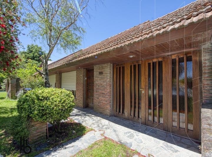 Casa · 100m² · 4 Ambientes · 2 Cocheras
