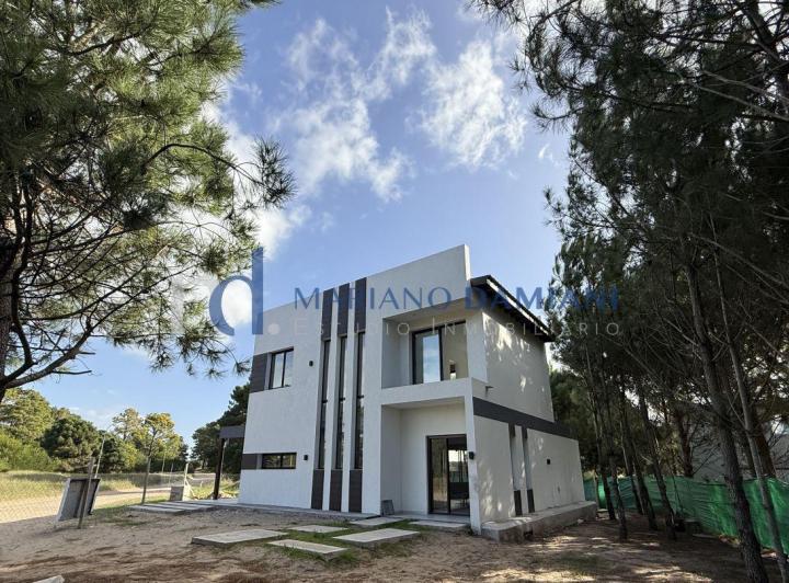 Casa · 155m² · 4 Ambientes · 1 Cochera
