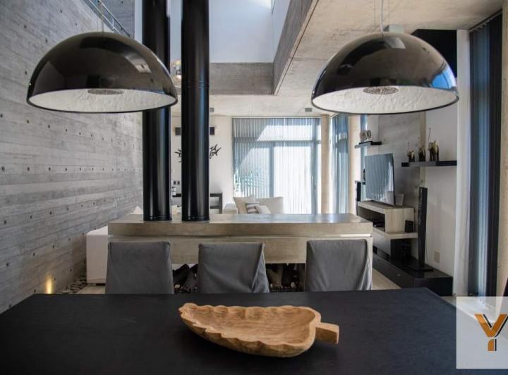 Casa · 350m² · 7 Ambientes
