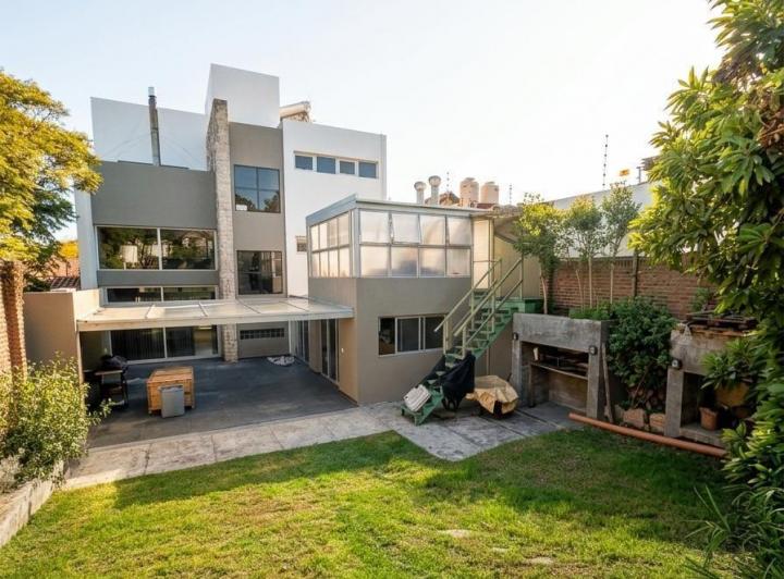 Casa · 484m² · 5 Dormitorios · 3 Cocheras