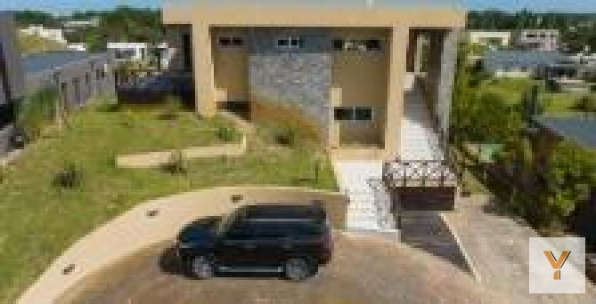 Casa · 400m² · 5 Ambientes · 3 Cocheras