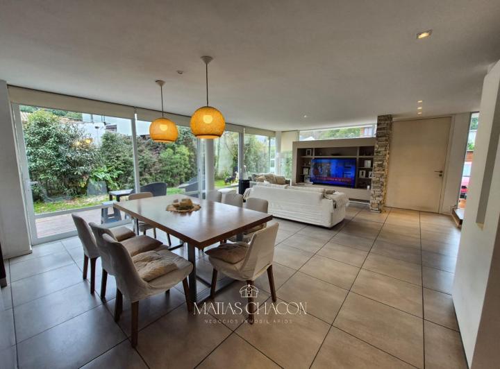 Casa · 150m² · 4 Ambientes · 2 Cocheras