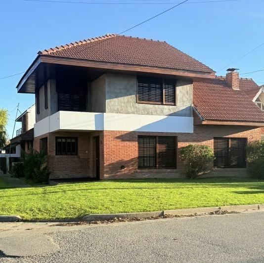Casa · 135m² · 4 Ambientes · 1 Cochera