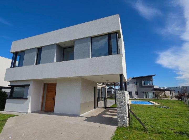 Casa · 211m² · 4 Ambientes