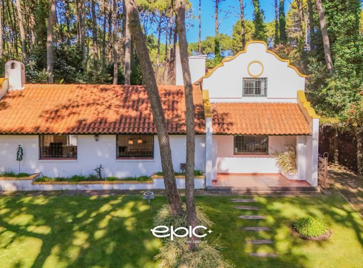Casa · 215m² · 4 Ambientes · 1 Cochera