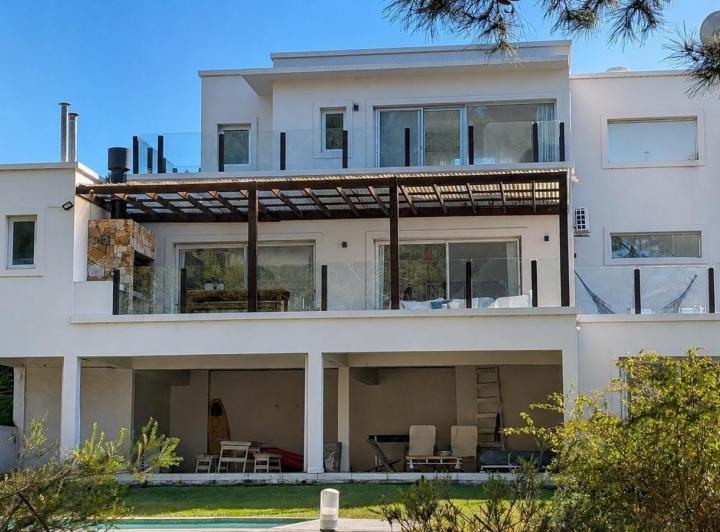 Casa · 225m² · 5 Ambientes