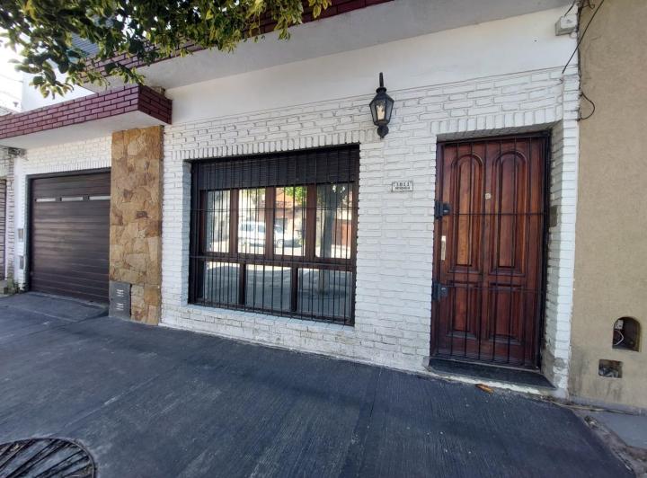 Casa · 110m² · 4 Ambientes · 1 Cochera