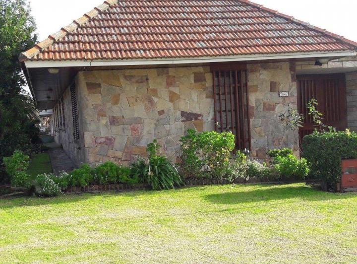 Casa · 145m² · 4 Ambientes · 1 Cochera
