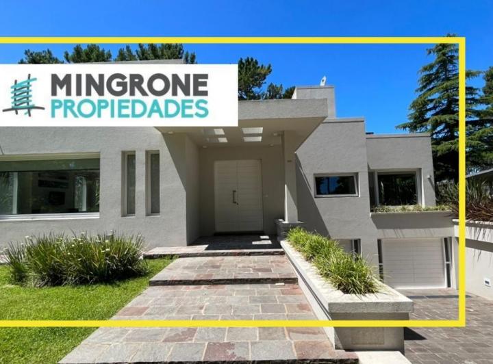 Casa · 400m² · 8 Ambientes · 3 Cocheras