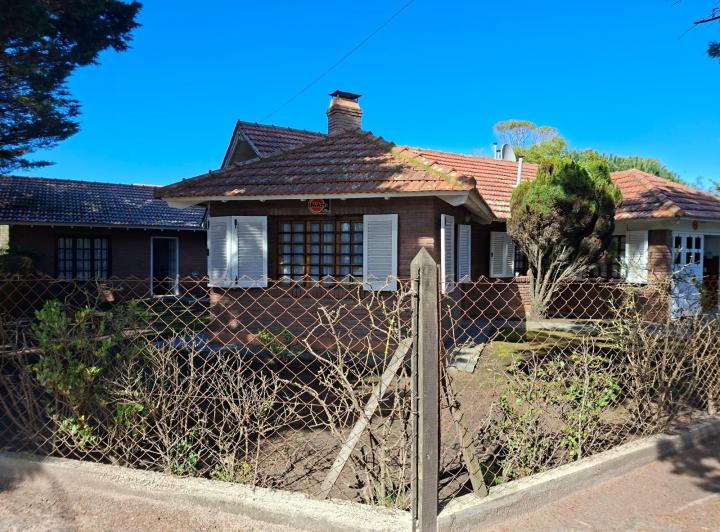 Casa · 170m² · 3 Dormitorios · 1 Cochera