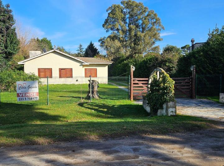 Casa · 1350ha · 4 Ambientes · 1 Cochera