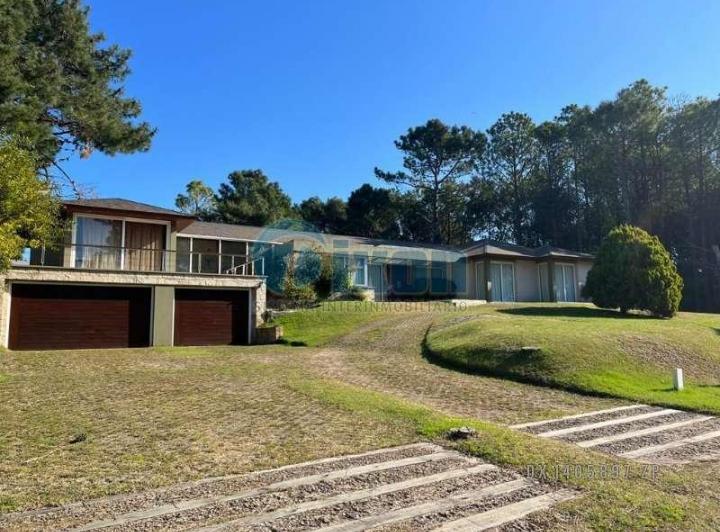 Casa · 552m² · 5 Ambientes · 1 Cochera