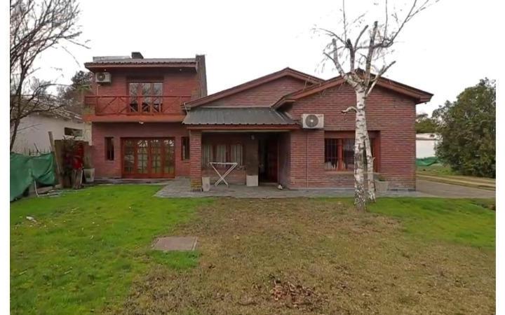 Casa · 330m² · 5 Ambientes · 2 Cocheras