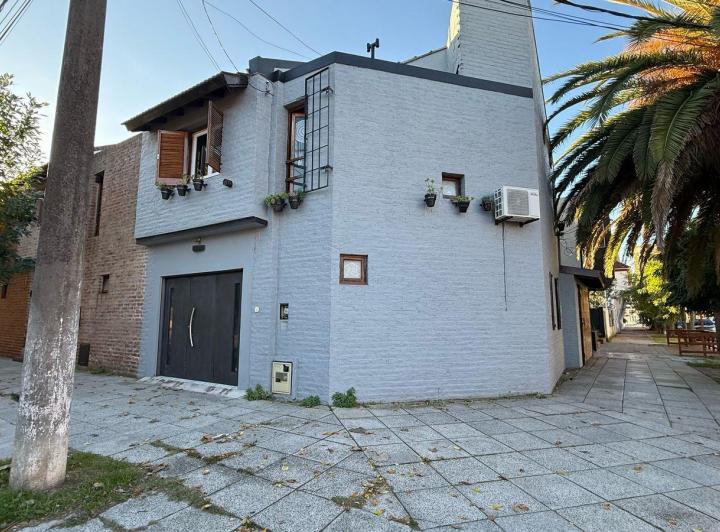 Casa · 110m² · 4 Ambientes · 2 Cocheras