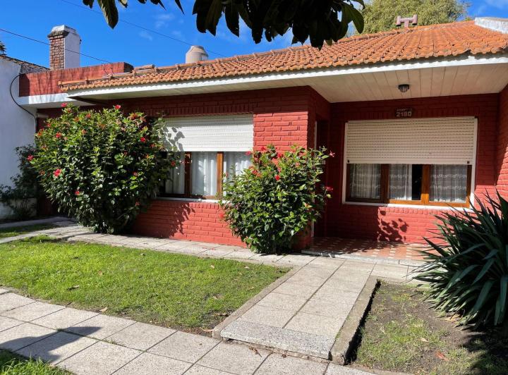 Casa · 105m² · 4 Ambientes · 1 Cochera