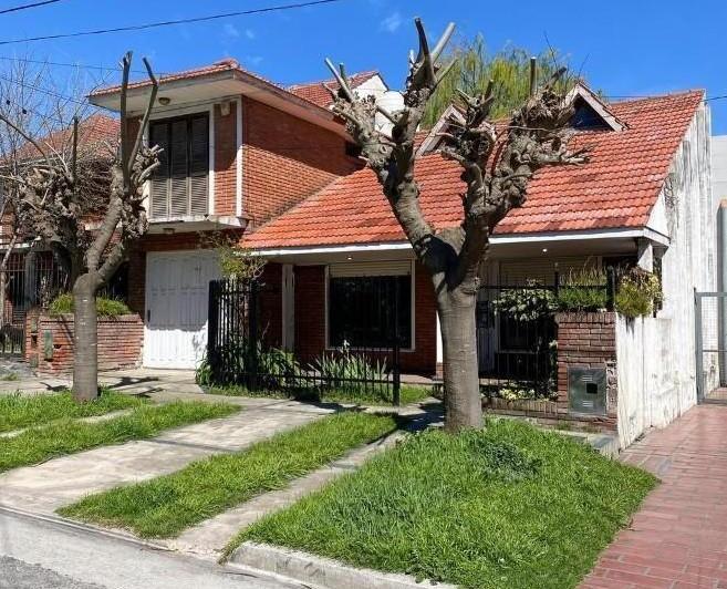 Casa · 200m² · 5 Ambientes