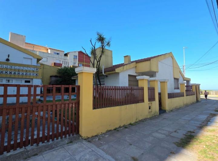 Casa · 140m² · 5 Ambientes · 2 Cocheras