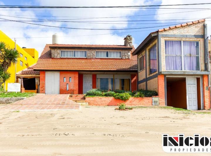 Casa · 100m² · 4 Ambientes · 1 Cochera