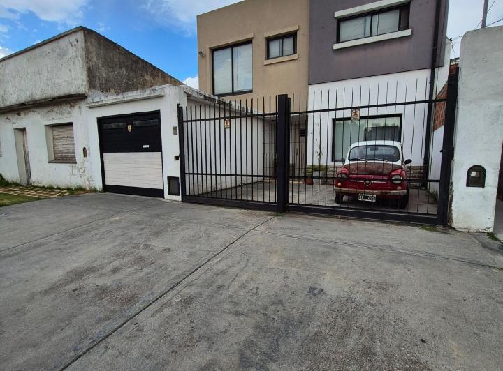 Casa · 260m² · 3 Dormitorios · 1 Cochera
