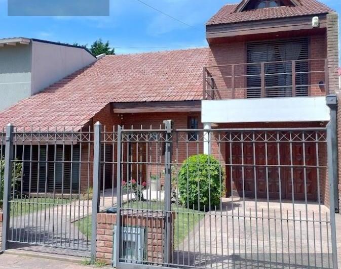 Casa · 178m² · 5 Ambientes · 1 Cochera