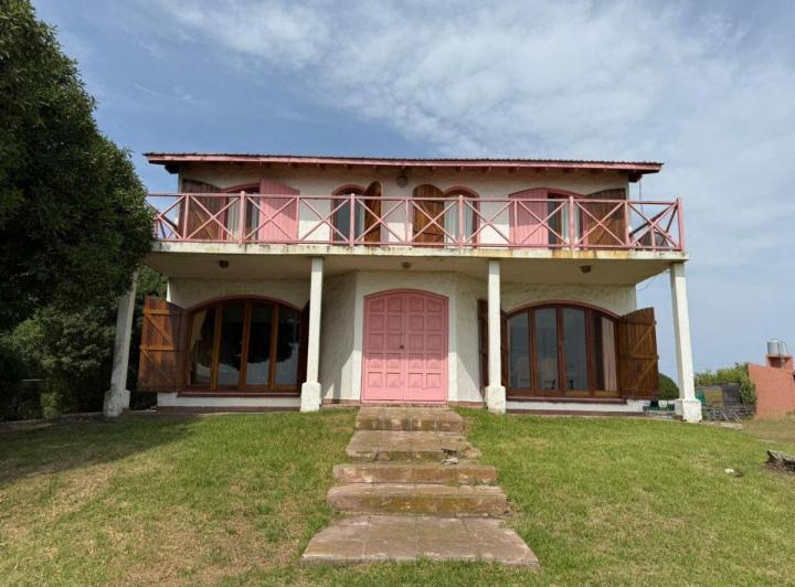 Casa · 240m² · 5 Ambientes