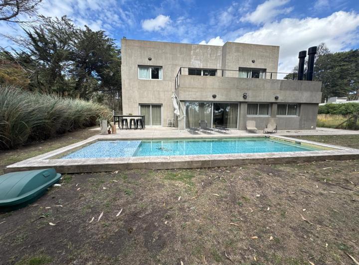 Casa · 280m² · 5 Ambientes · 2 Cocheras