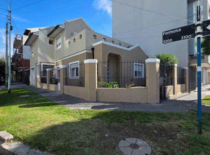 Casa · 158m² · 5 Ambientes · 2 Cocheras
