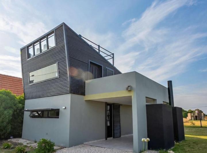 Casa · 61m² · 2 Ambientes · 3 Cocheras