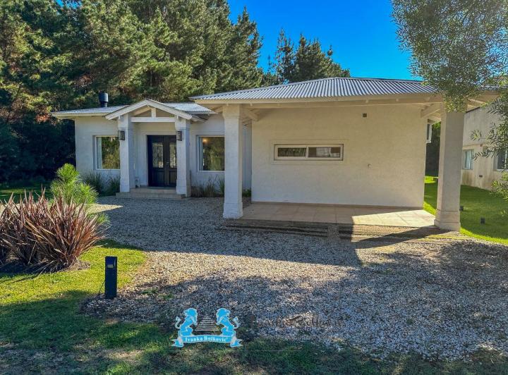 Casa · 135m² · 4 Ambientes · 1 Cochera