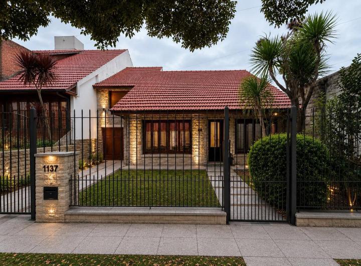 Casa · 224m² · 5 Ambientes · 2 Cocheras