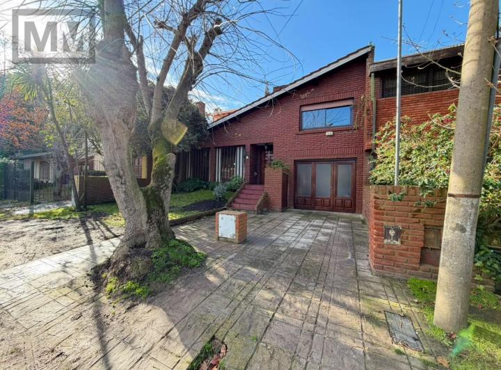 Casa · 130m² · 4 Ambientes · 1 Cochera