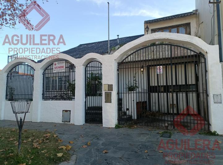 Casa · 200m² · 4 Ambientes · 8 Cocheras