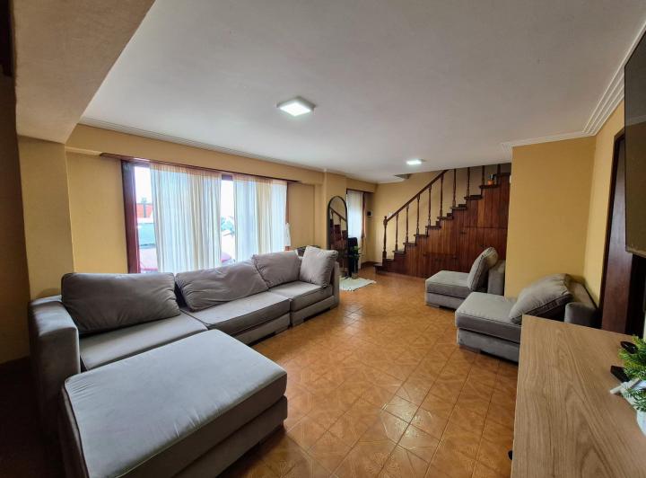 Casa · 164m² · 4 Ambientes · 5 Cocheras
