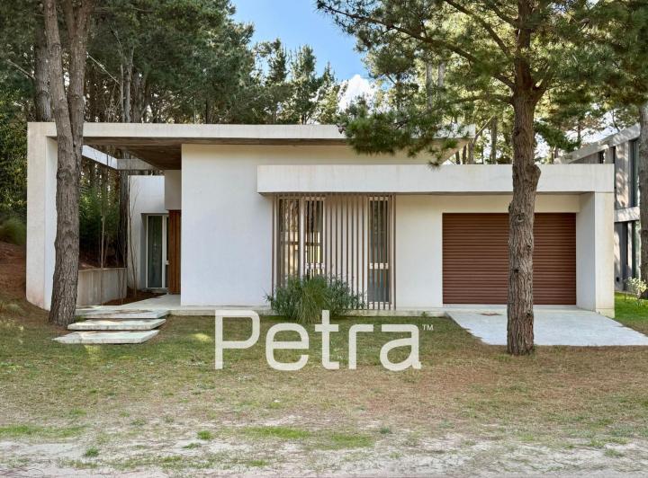 Casa · 213m² · 5 Ambientes · 1 Cochera