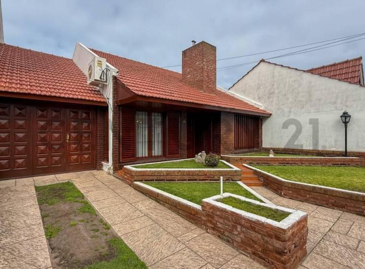 Casa · 144m² · 4 Ambientes · 1 Cochera