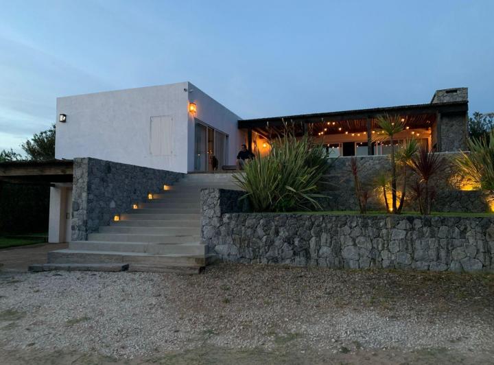 Casa · 200m² · 6 Ambientes · 2 Cocheras