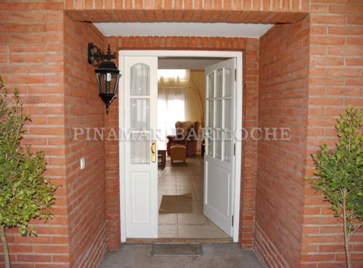 Casa · 240m² · 6 Ambientes · 1 Cochera