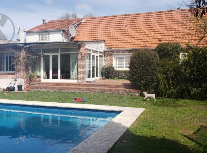 Casa · 250m² · 6 Ambientes · 1 Cochera