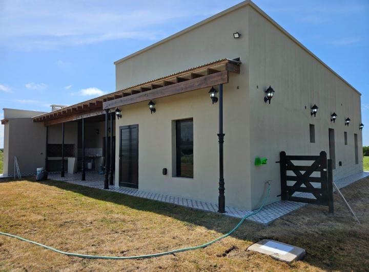 Casa · 210m² · 5 Ambientes · 1 Cochera