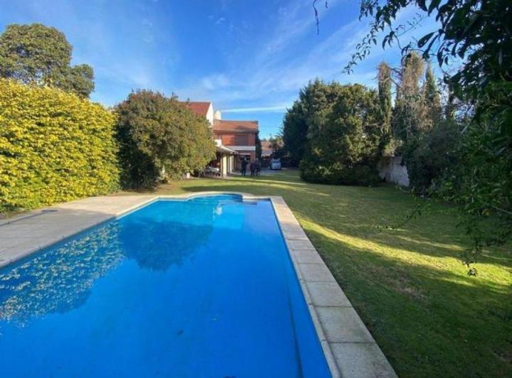 Casa · 316m² · 6 Ambientes · 3 Cocheras