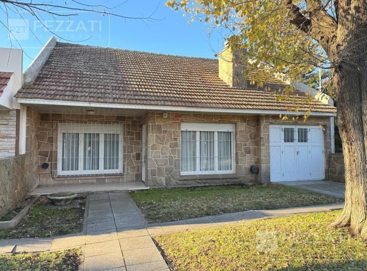 Casa · 158m² · 4 Ambientes · 1 Cochera