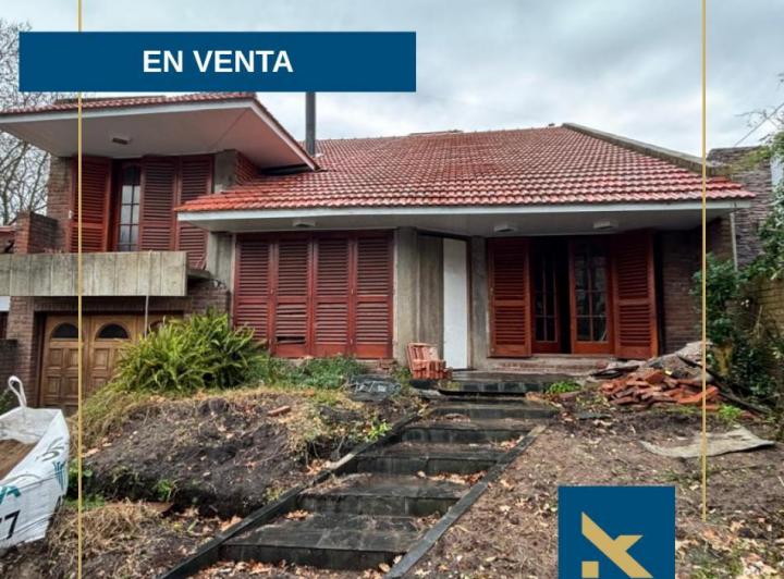 Casa · 230m² · 4 Ambientes · 2 Cocheras