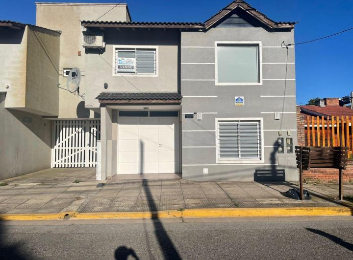 Casa · 90m² · 4 Ambientes · 1 Cochera