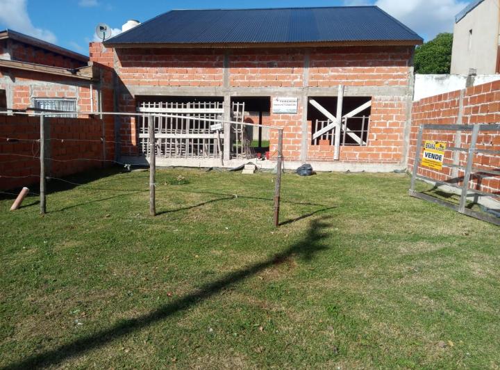 Casa · 100m² · 4 Ambientes · 2 Cocheras