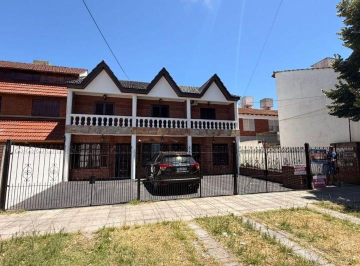 Casa · 78m² · 4 Ambientes · 1 Cochera