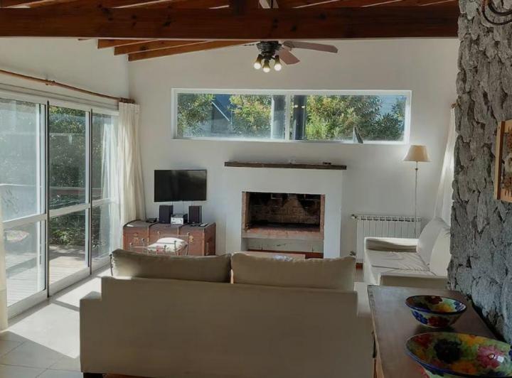 Casa · 235m² · 6 Ambientes · 2 Cocheras