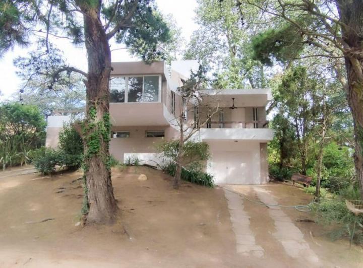 Casa · 170m² · 4 Ambientes · 1 Cochera