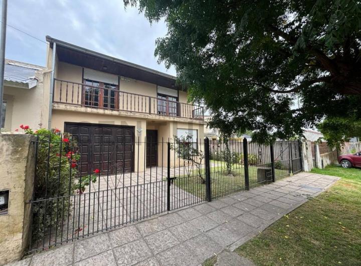 Casa · 113m² · 4 Ambientes · 1 Cochera