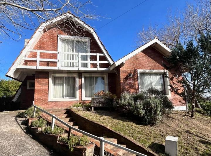 Casa · 100m² · 3 Ambientes · 1 Cochera