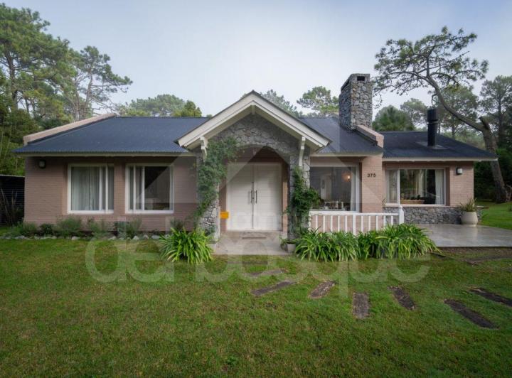 Casa · 125m² · 5 Ambientes · 1 Cochera